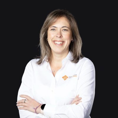 Julie-Lavoie-Directrice-Generale-STP-Large-e1740600437108-r238k6bcw5weiidcllp1977sozf8vkf3e19rp65eow